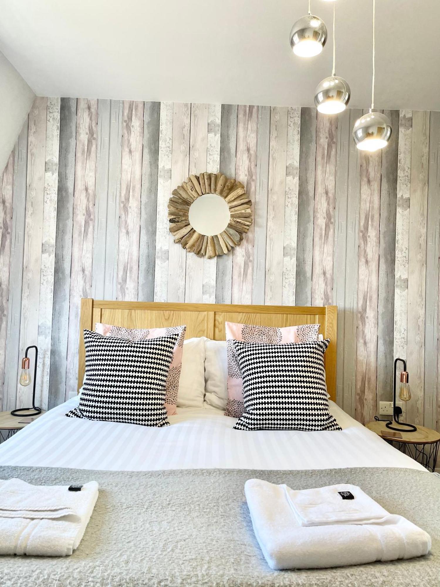 Coastline Retreats: Beachside Luxury With Jet Bath & Entertainment Apartment *