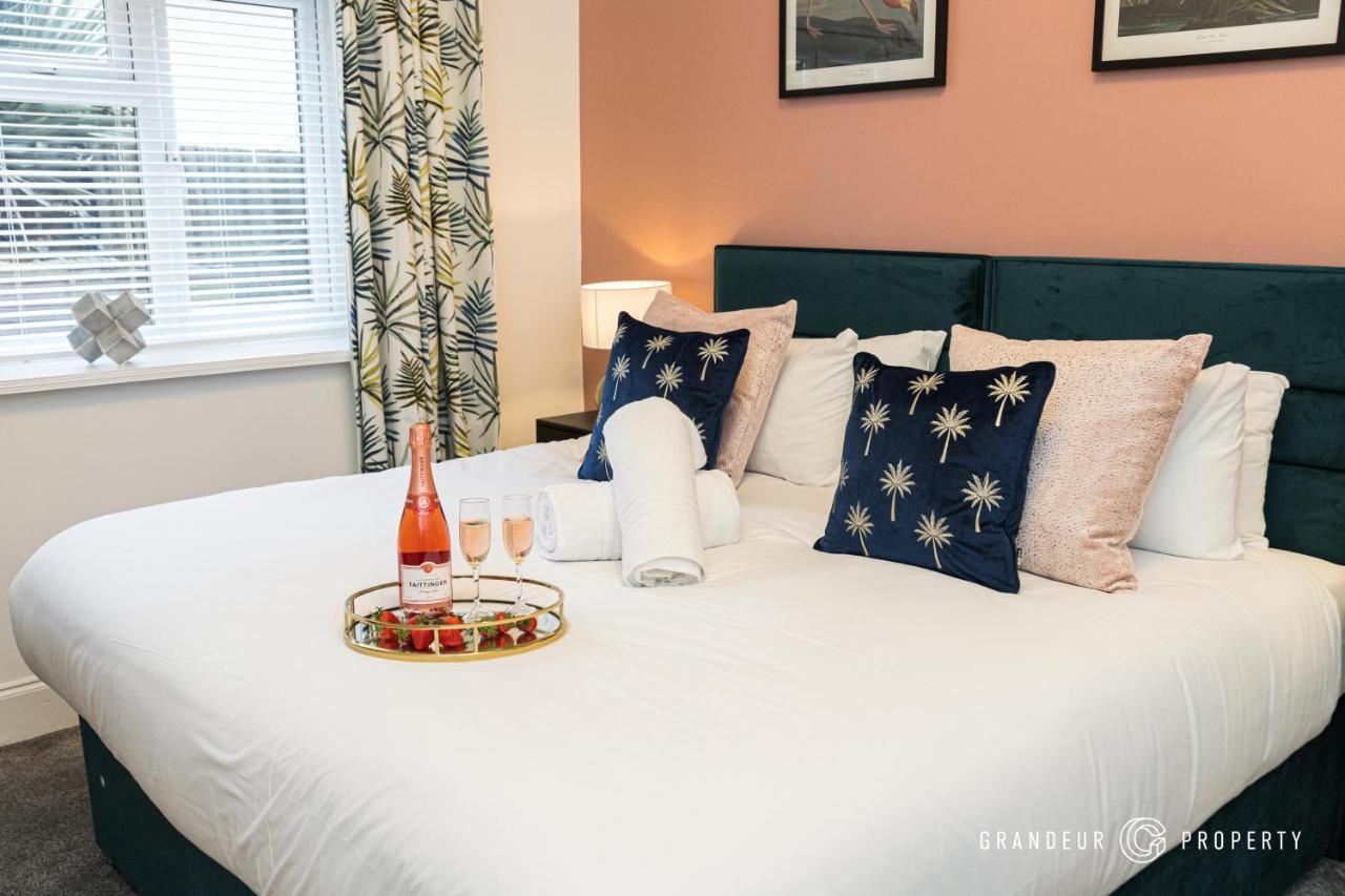 Idyllic 2 Bedroom Centre, Free Parking Apartment *