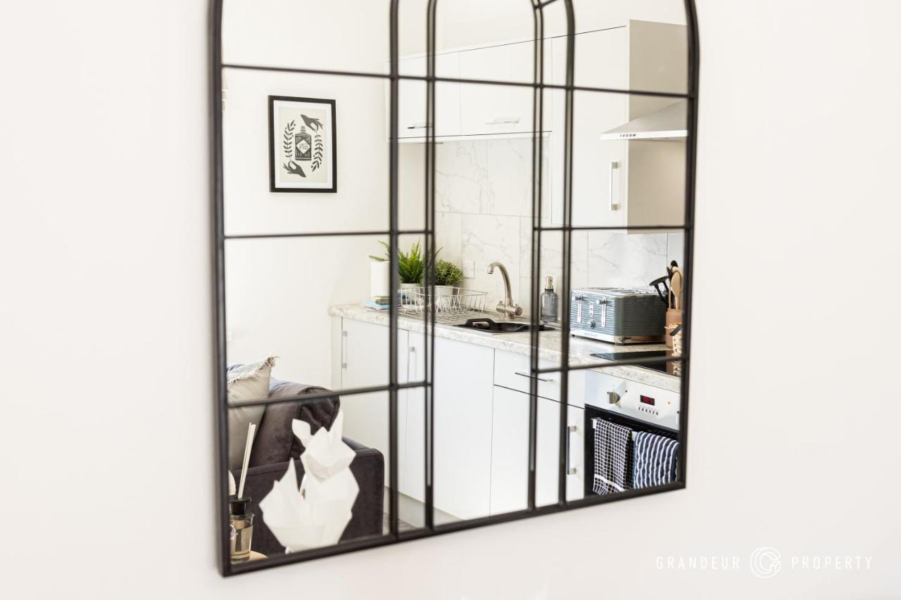 The Artist's Escape By Grandeur Property Apartment *