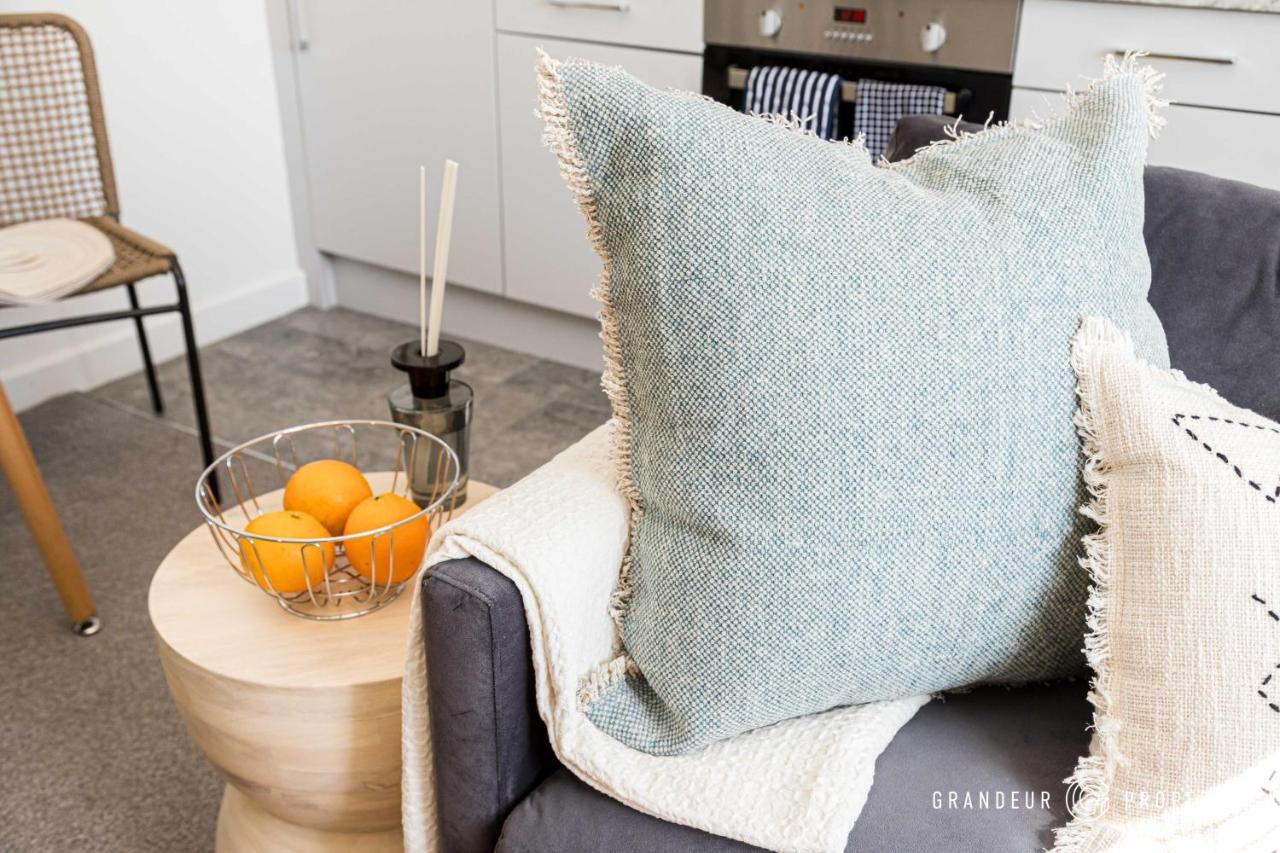The Artist's Escape By Grandeur Property Apartment