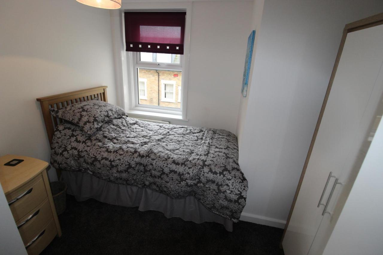 Modern Two Bedroom Ideally Located Apartment *