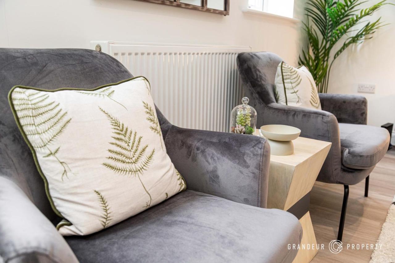 Bournecoast - Stylish Flat With Balcony - Sea Glimpses - 10 Min Walk To - Parking - Wifi - Fm8406