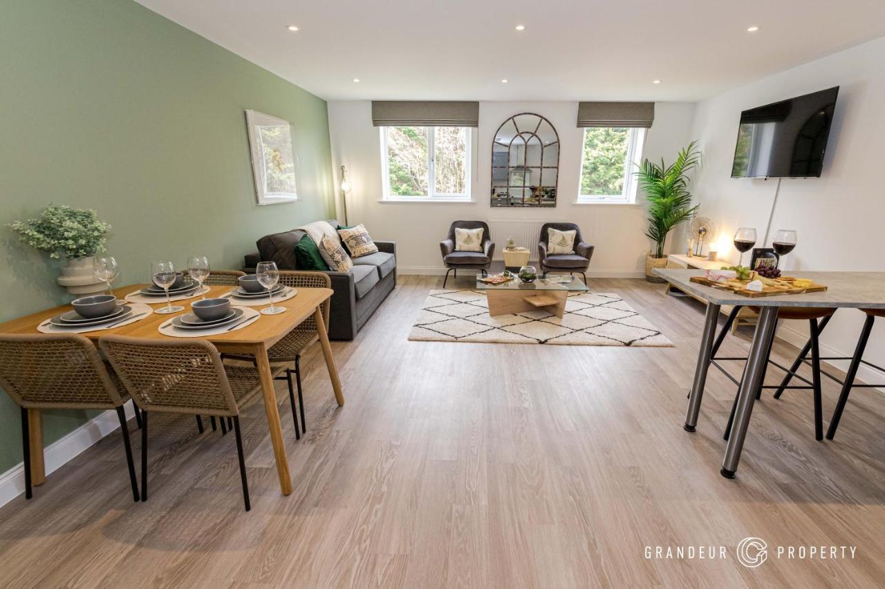 Bournecoast - Stylish Flat With Balcony - Sea Glimpses - 10 Min Walk To - Parking - Wifi - Fm8406 Apartment *