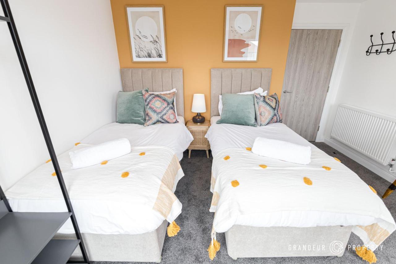 Bournecoast - Stylish Flat With Balcony - Sea Glimpses - 10 Min Walk To - Parking - Wifi - Fm8406 * Bournemouth