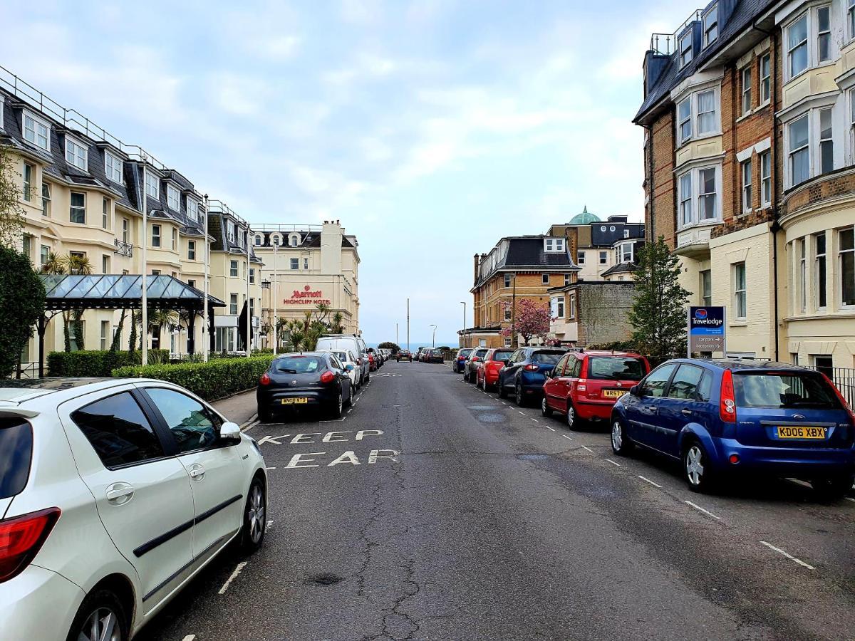 Quality Front Sleep Up To 7 Guests * Bournemouth