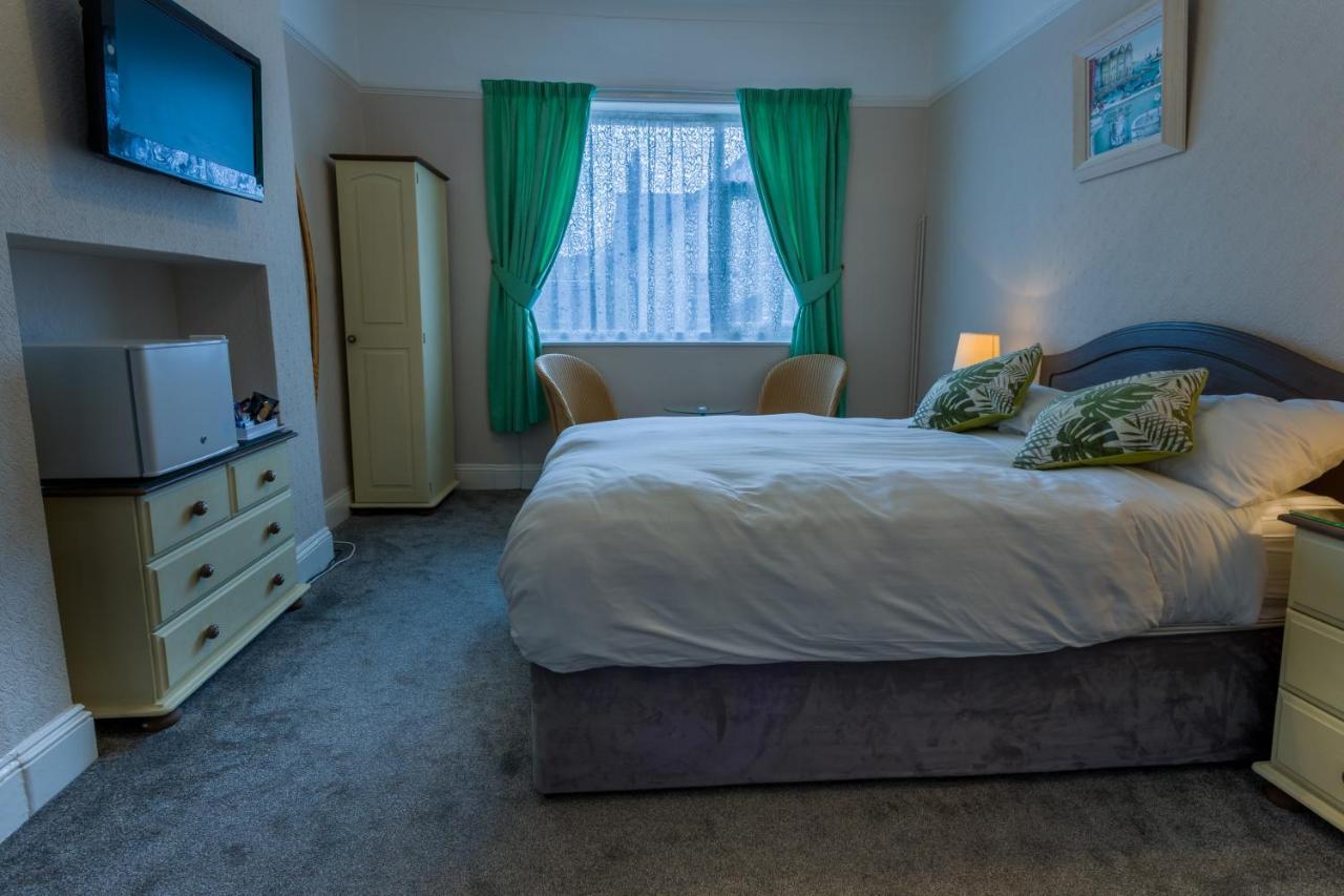 The Rosscourt Guest House-Free On Site Parking (Adults Only)