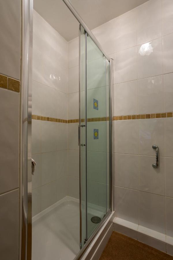 Guest house The Rosscourt Guest House-Free On Site Parking (Adults Only) 3*