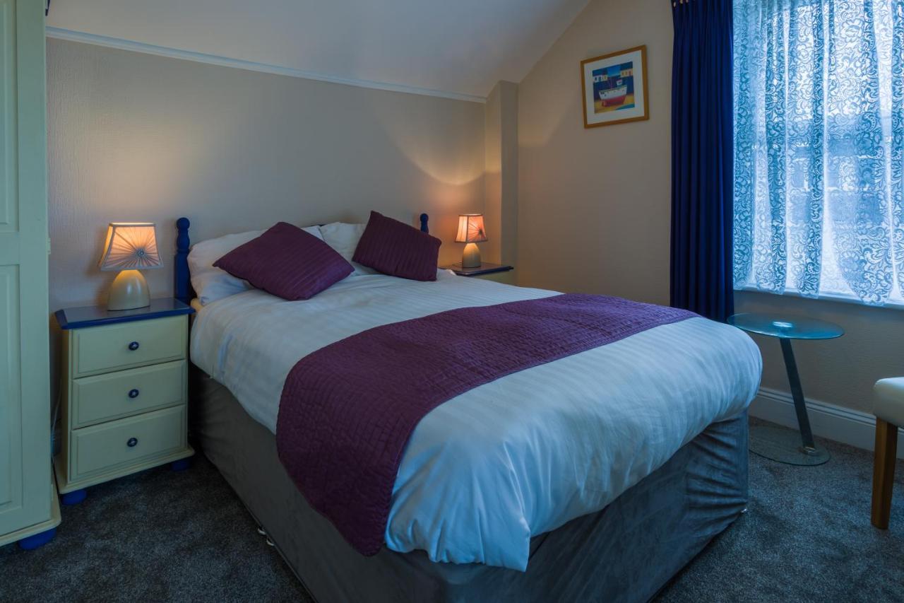 The Rosscourt Guest House-Free On Site Parking (Adults Only)