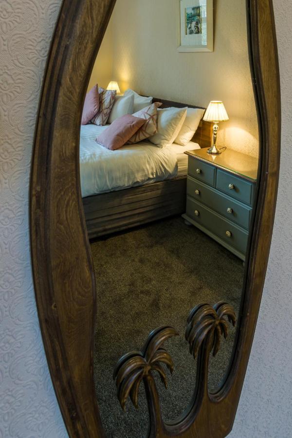 Guest house The Rosscourt Guest House-Free On Site Parking (Adults Only)