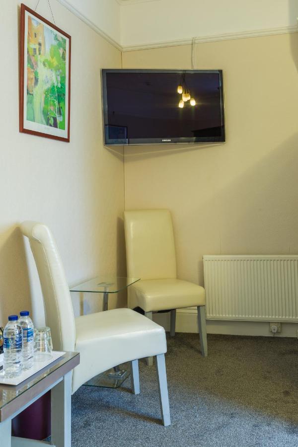 The Rosscourt Guest House-Free On Site Parking (Adults Only) Guest house