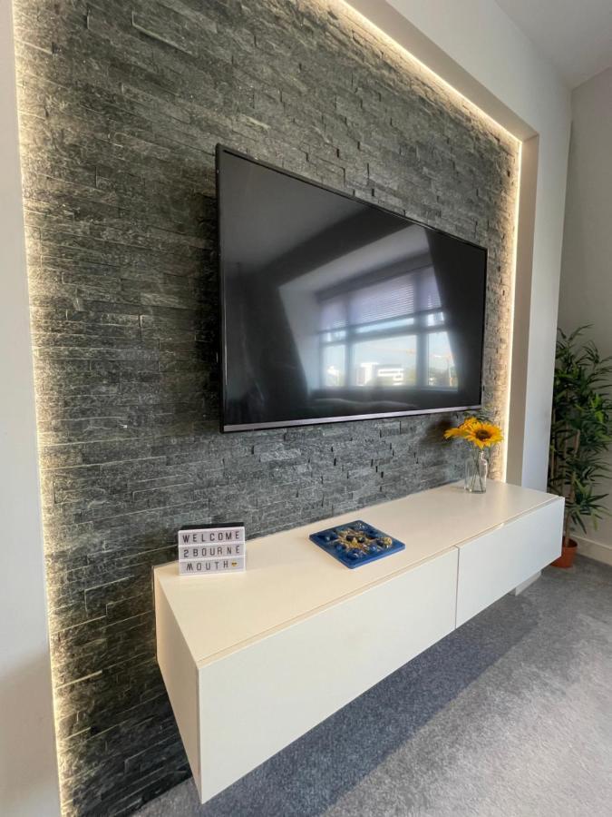 Coastline Retreats: Beachside Luxury With Jet Bath & Entertainment