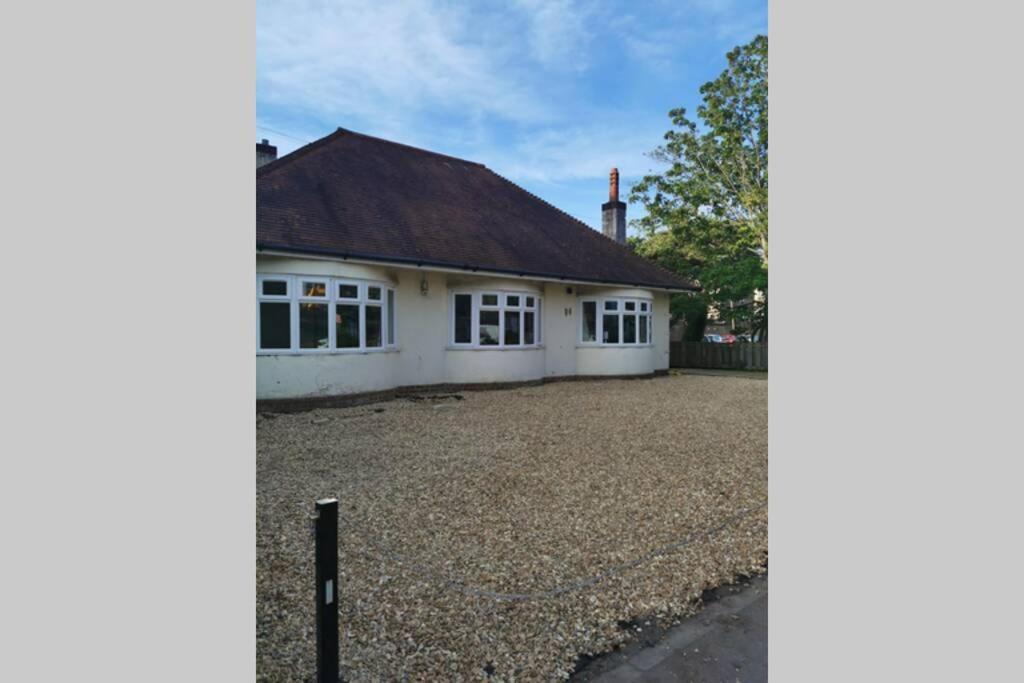 5 Min Walk To Clifftop, 5 En-suites, Free Parking
