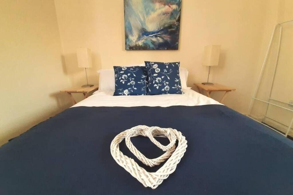 2 Bedroom Ground Floor Flat - Mins To Beach Apartment