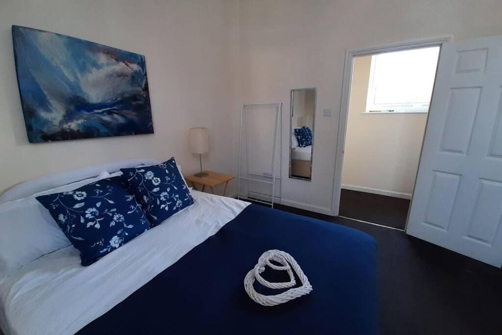 2 Bedroom Ground Floor Flat - Mins To Beach Apartment Bournemouth