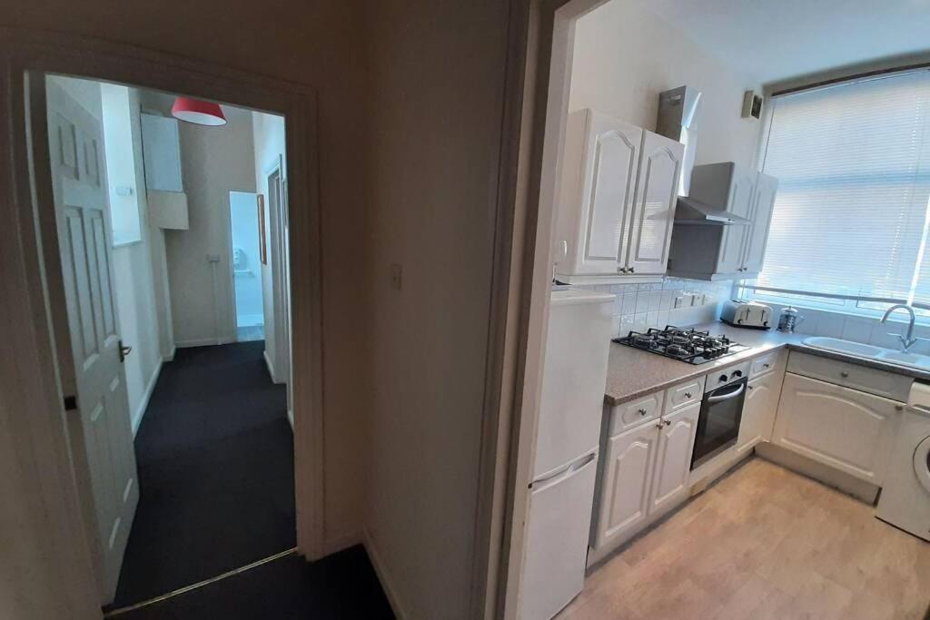 2 Bedroom Ground Floor Flat - Mins To Beach Bournemouth