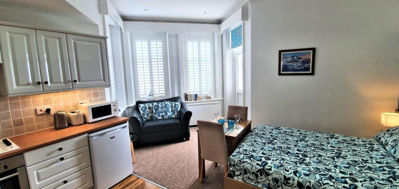 A Beautiful With Stunning Sea Views & Private Balcony Apartment