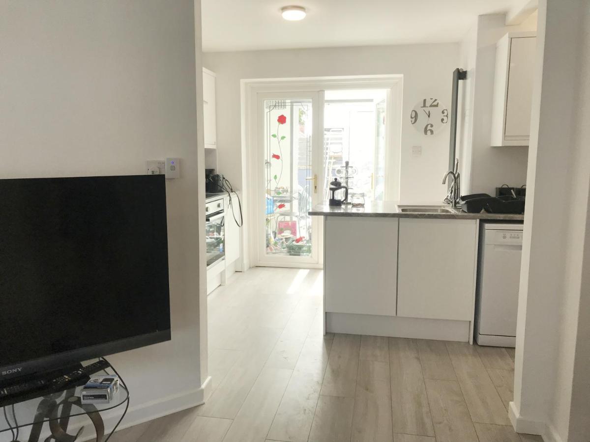 Stanley Home-free Parking & Self Check-in Holiday home *