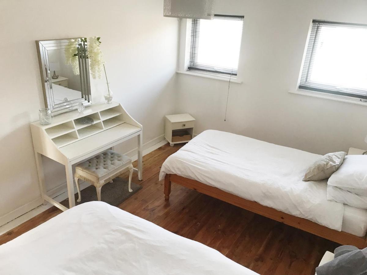 Stanley Home-free Parking & Self Check-in Holiday home *