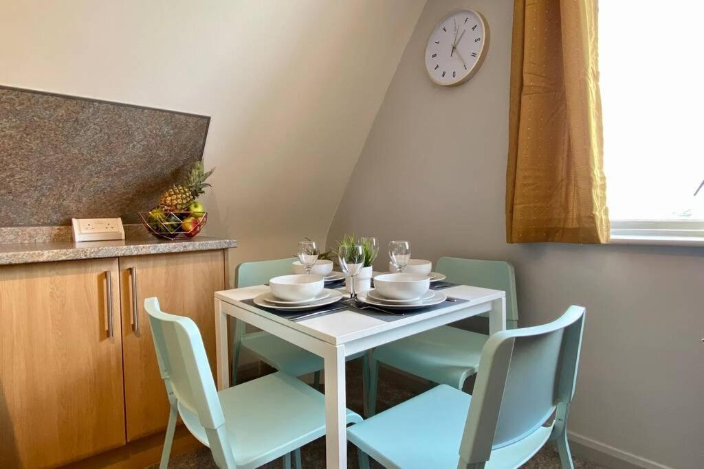 Apartment Beachside Bliss: Stylish Near Bournemouth