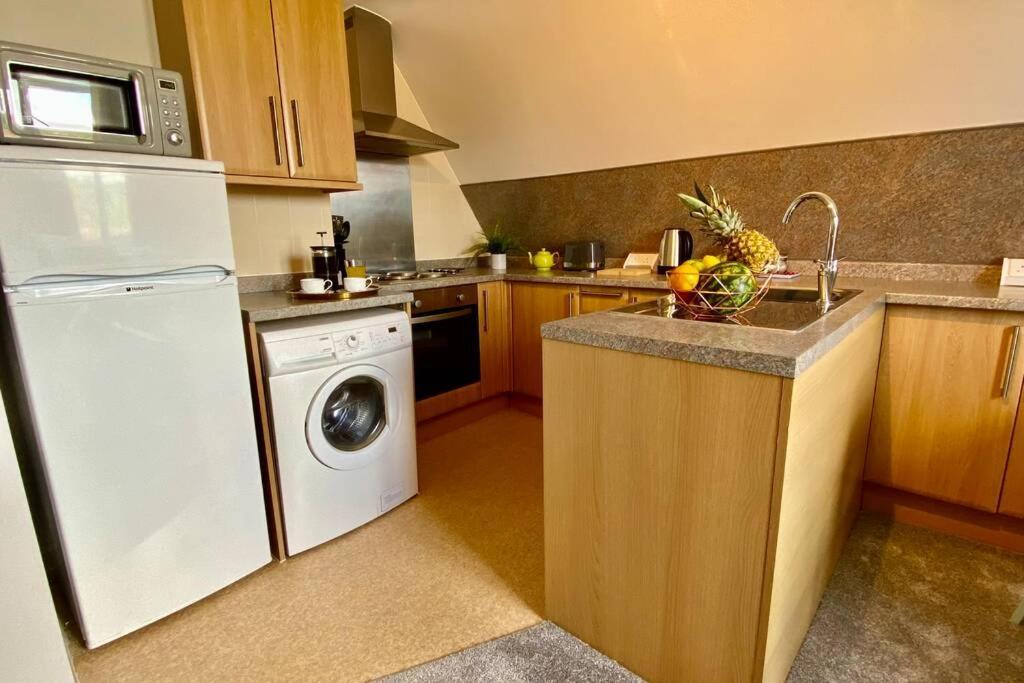 Apartment Beachside Bliss: Stylish Near Bournemouth