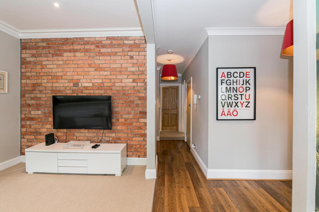 Cosy Urban Oasis - Quirky 2-bed Town Centre Apartment