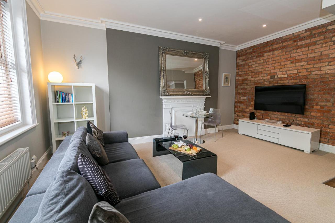 Cosy Urban Oasis - Quirky 2-bed Town Centre Apartment *