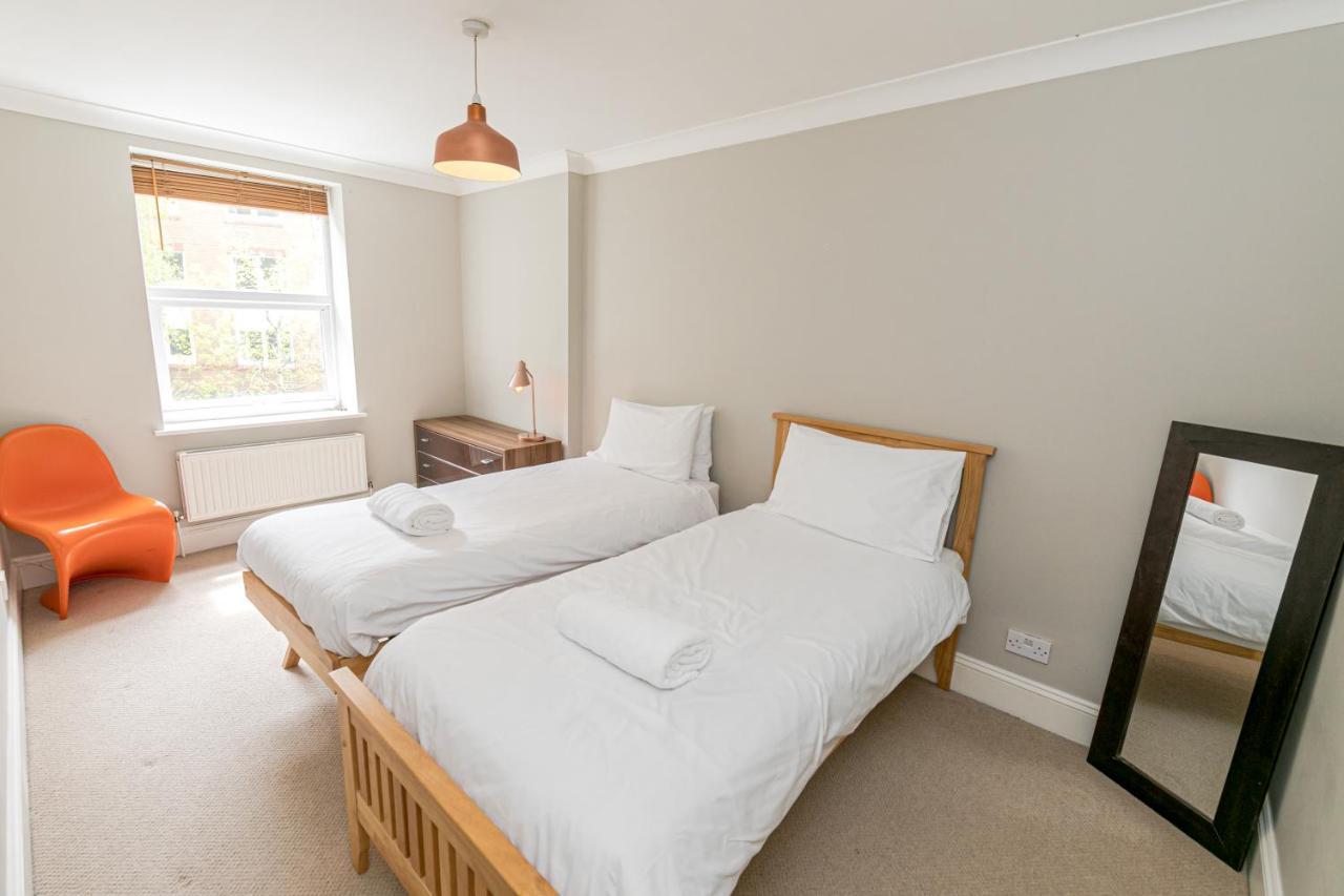 Cosy Urban Oasis - Quirky 2-bed Town Centre Apartment *