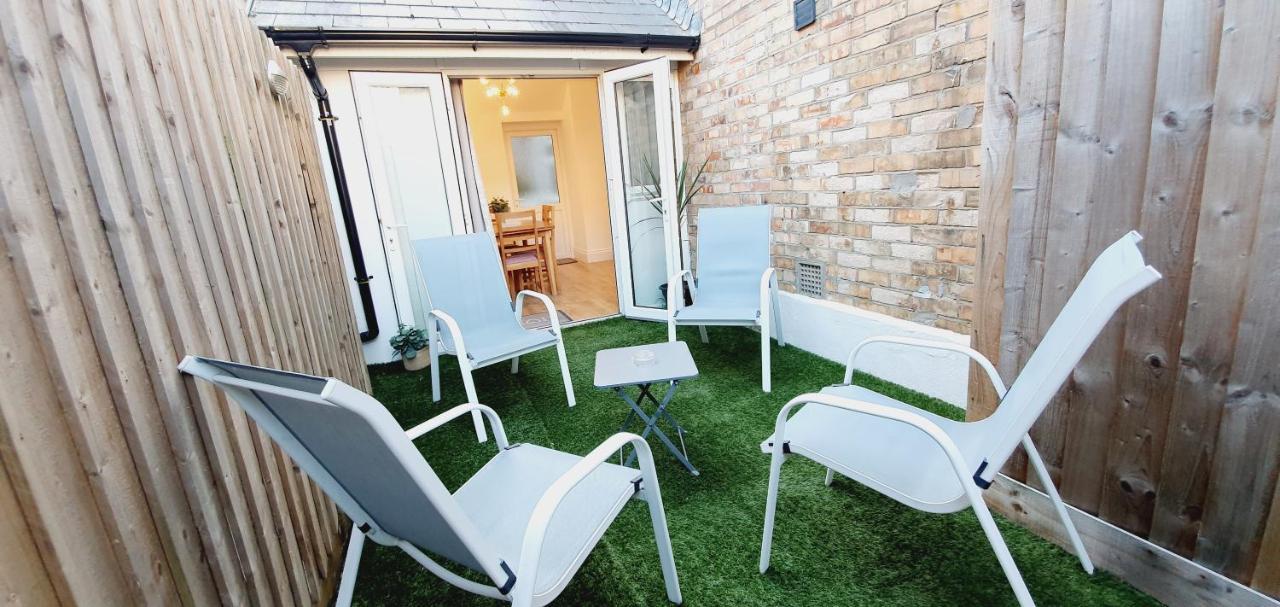 Apartment Superb 2 Beds 2 Baths New W/ Garden+patio Bournemouth