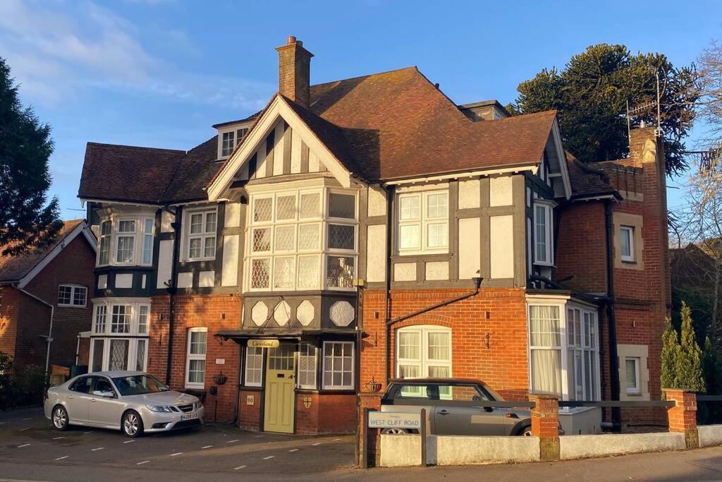 Cleveland House - Perfect For Beaches And Town. *