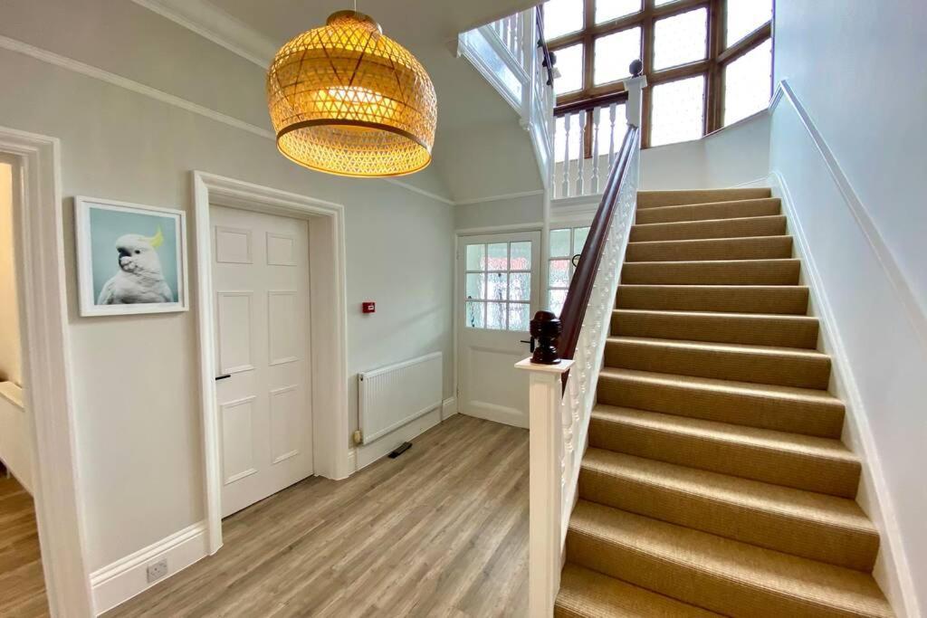 Cleveland House - Perfect For Beaches And Town. Villa