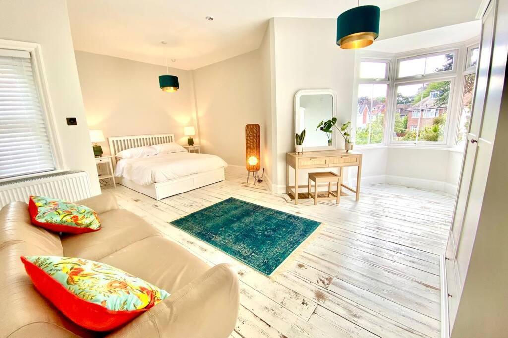 Villa Cleveland House - Perfect For Beaches And Town.