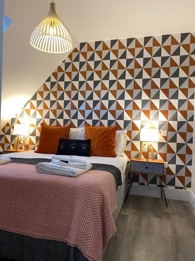 Beautifully Furnished 1 Bed Town Centre Apartment *