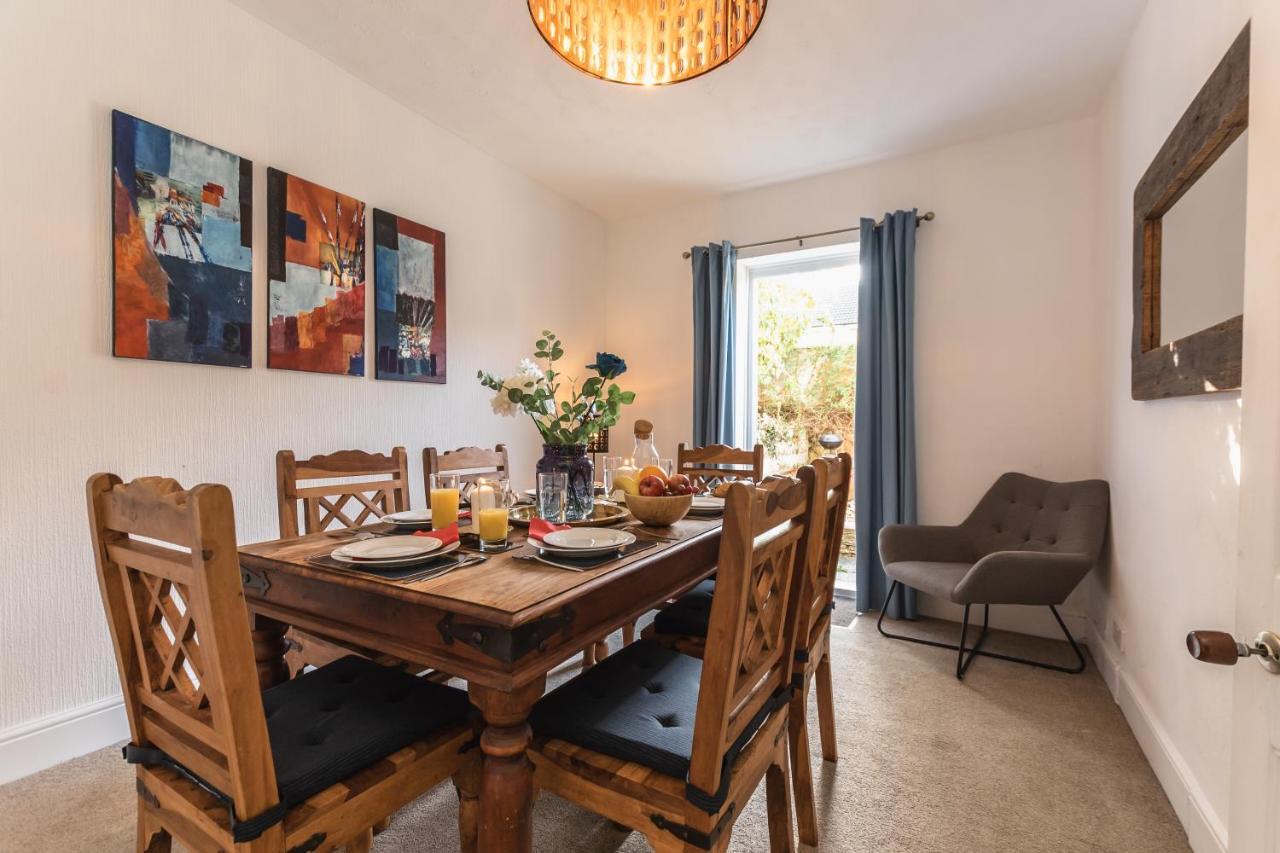 3-bedroom House L Fast Wi-fi L Garden L Newly Decorated L Close To Shops And Restaurants Holiday home