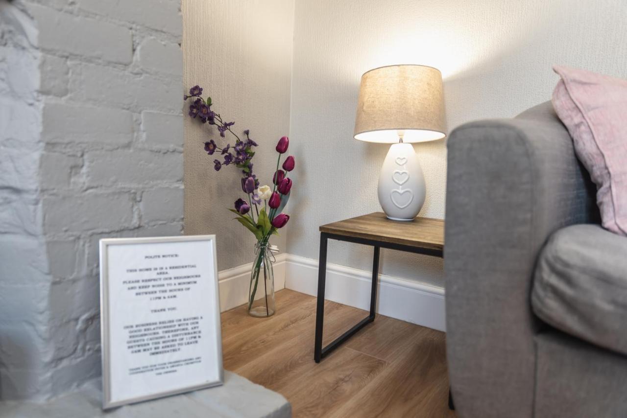 3-bedroom House L Fast Wi-fi L Garden L Newly Decorated L Close To Shops And Restaurants Holiday home