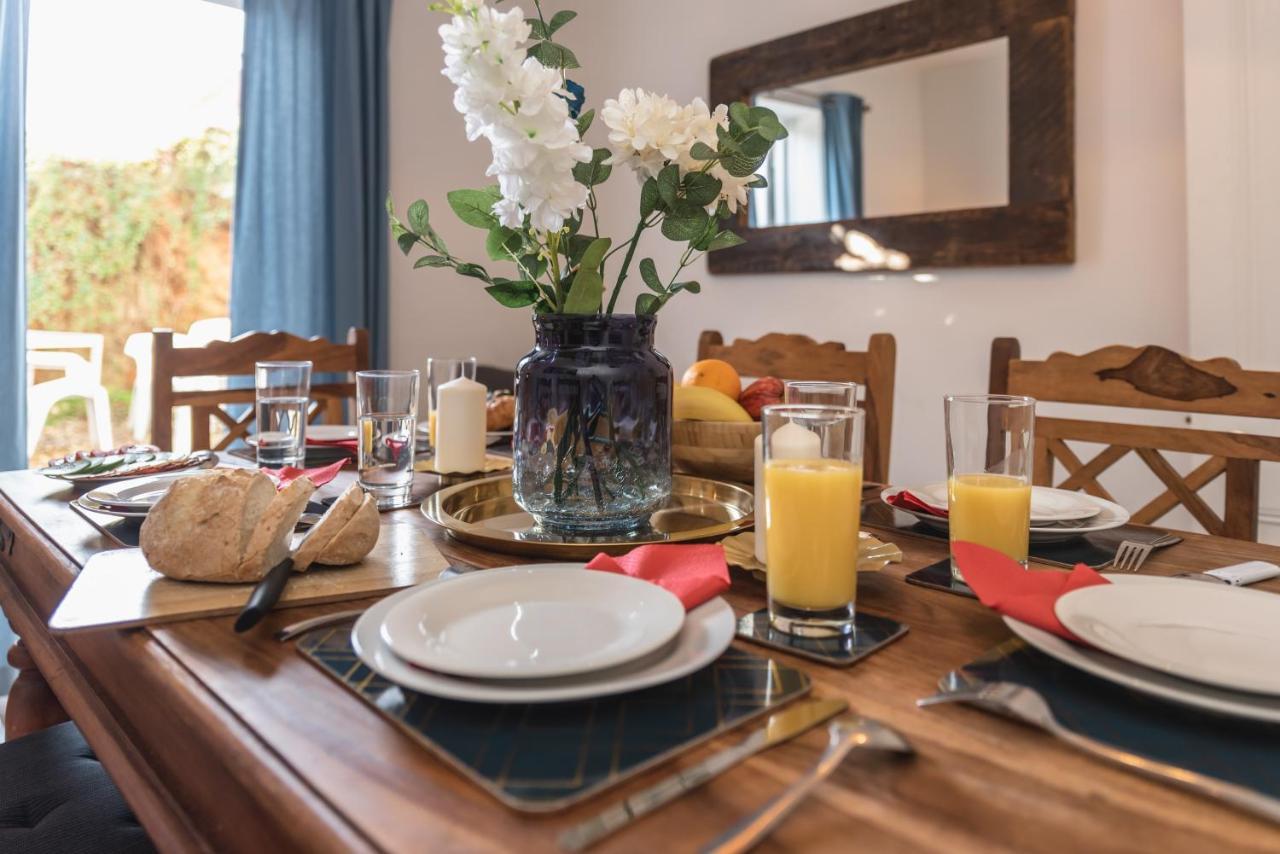 Holiday home 3-bedroom House L Fast Wi-fi L Garden L Newly Decorated L Close To Shops And Restaurants Bournemouth