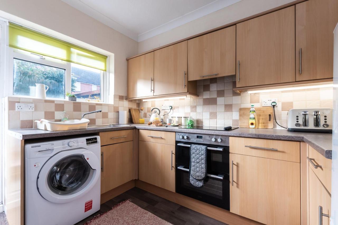 3-bedroom House L Fast Wi-fi L Garden L Newly Decorated L Close To Shops And Restaurants * Bournemouth