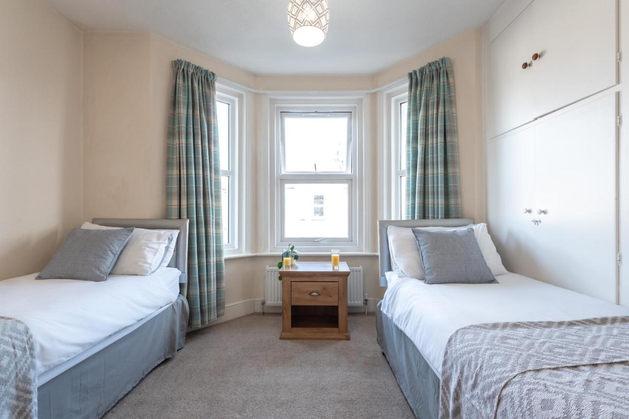 3-bedroom House L Fast Wi-fi L Garden L Newly Decorated L Close To Shops And Restaurants