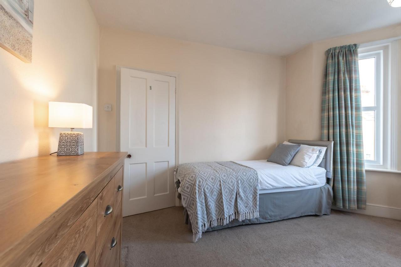 3-bedroom House L Fast Wi-fi L Garden L Newly Decorated L Close To Shops And Restaurants * Bournemouth