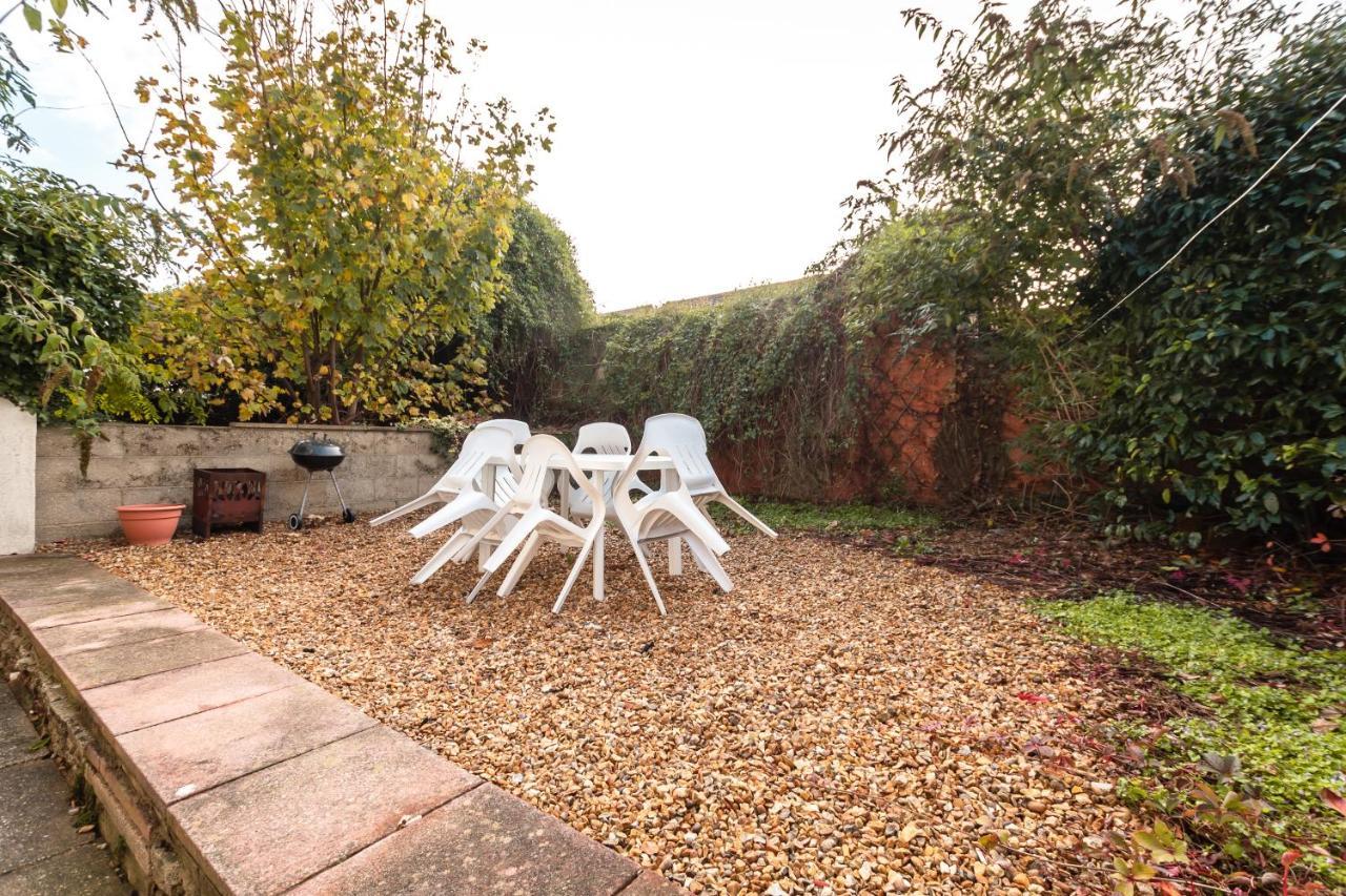 3-bedroom House L Fast Wi-fi L Garden L Newly Decorated L Close To Shops And Restaurants Holiday home Bournemouth