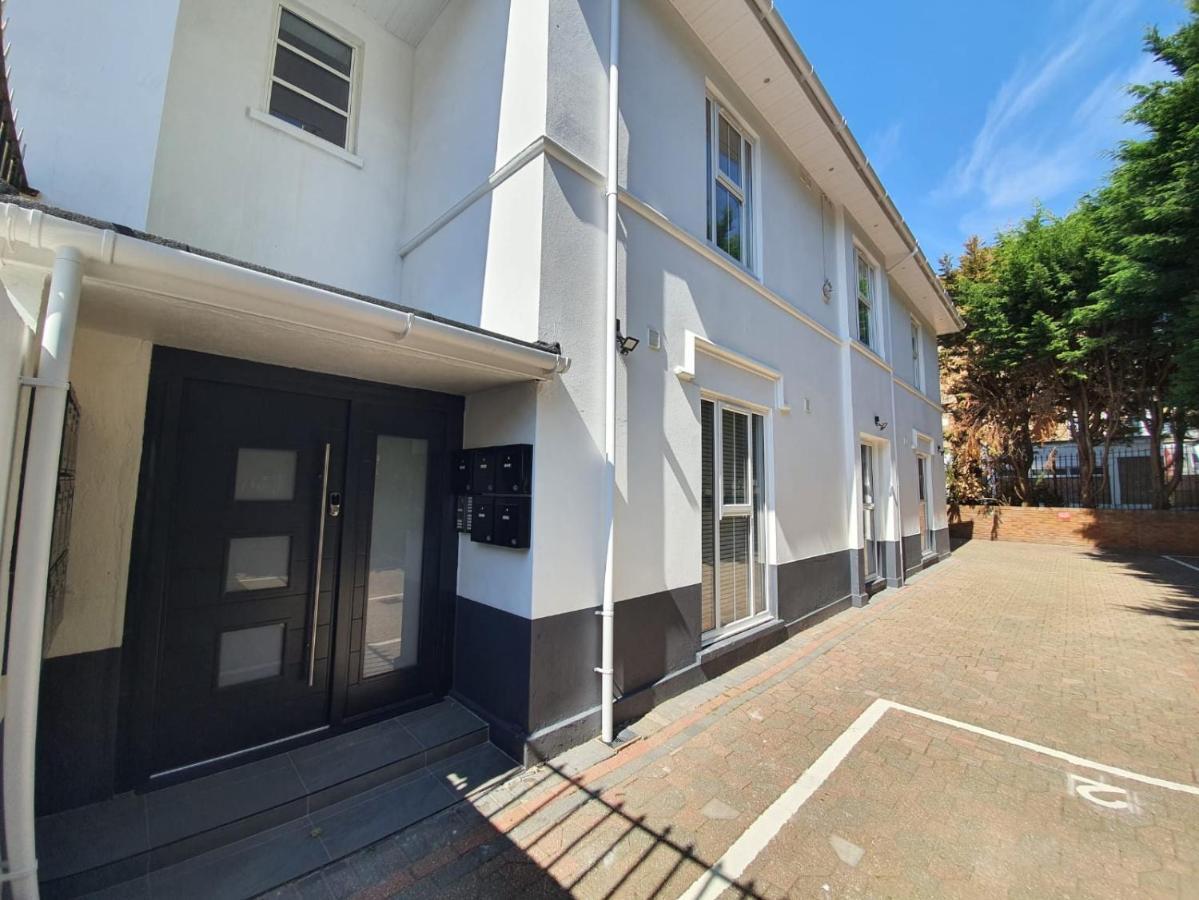 Modern Town Centre Studio Close To Bournemouth