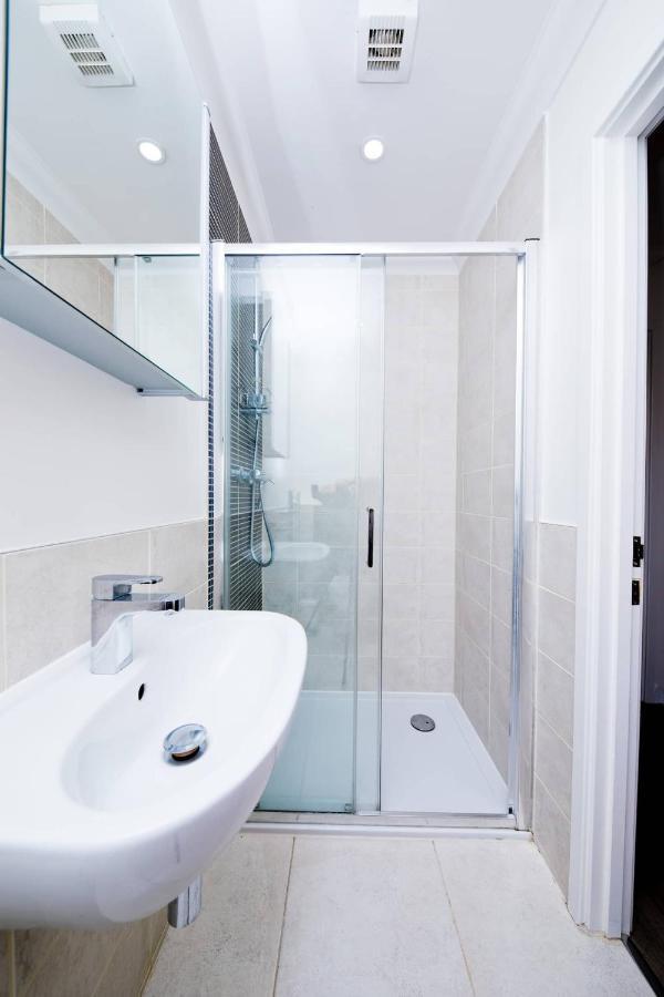 Stunning 3 Bed Townhouse: Westbourne With Parking Holiday home