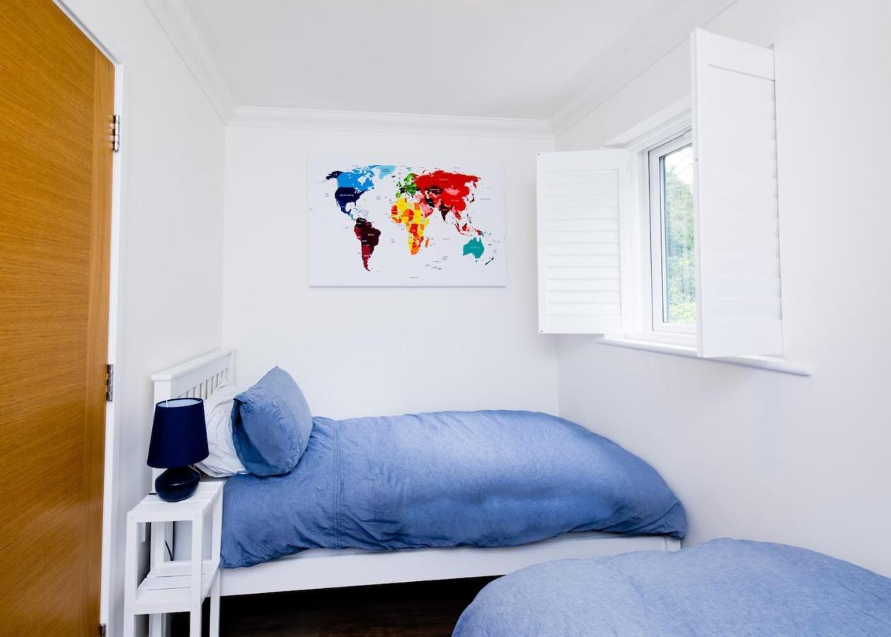Stunning 3 Bed Townhouse: Westbourne With Parking