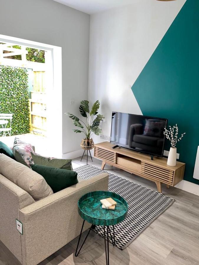 Apartment Gorgeous New 1 Bed, Town Centre,parking,garden