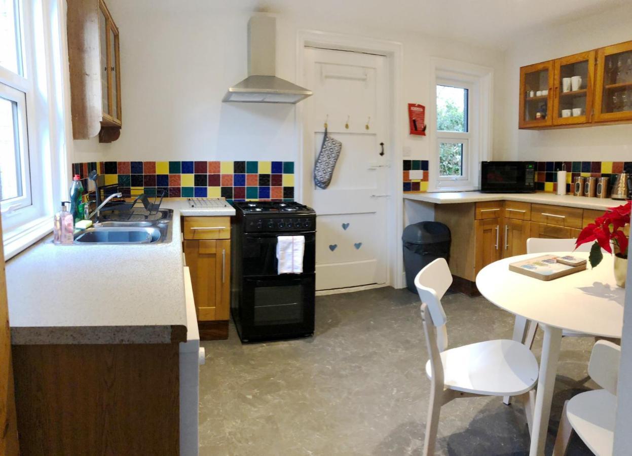 April Summer Breeze -3bed-sleeps 6-parking-walk To The Beach-spacious-families-groups-professionals-contractors Welcome Bournemouth