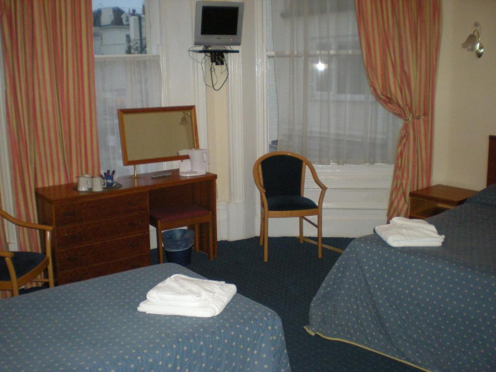 Hotel Bourne Hall 2*