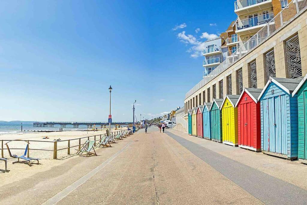 Spacious 4 Bed Rooms, Parking, Garden And Near Parks, Beaches And *
