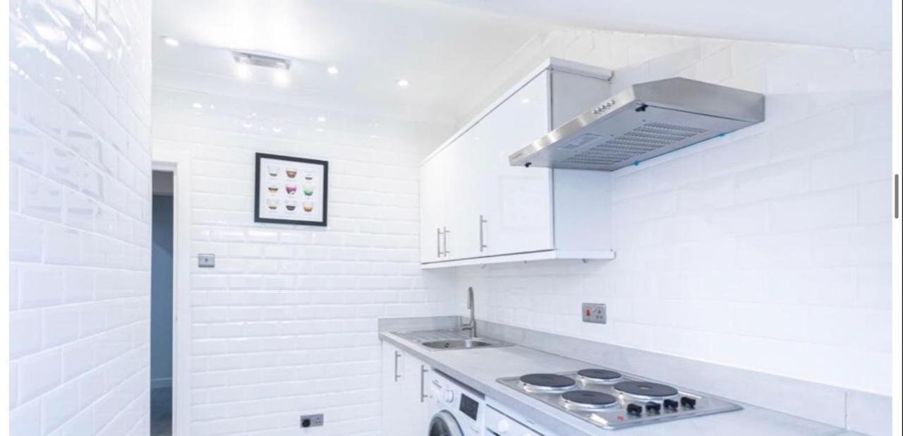 Fantastic With Views & Parking Apartment *