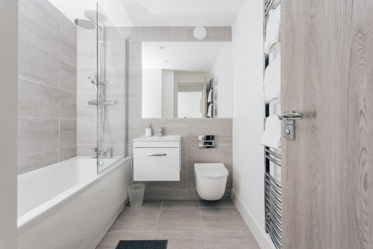 Contemporary Two Bedroom Duplex - Secluded With Parking In A Prime Location *