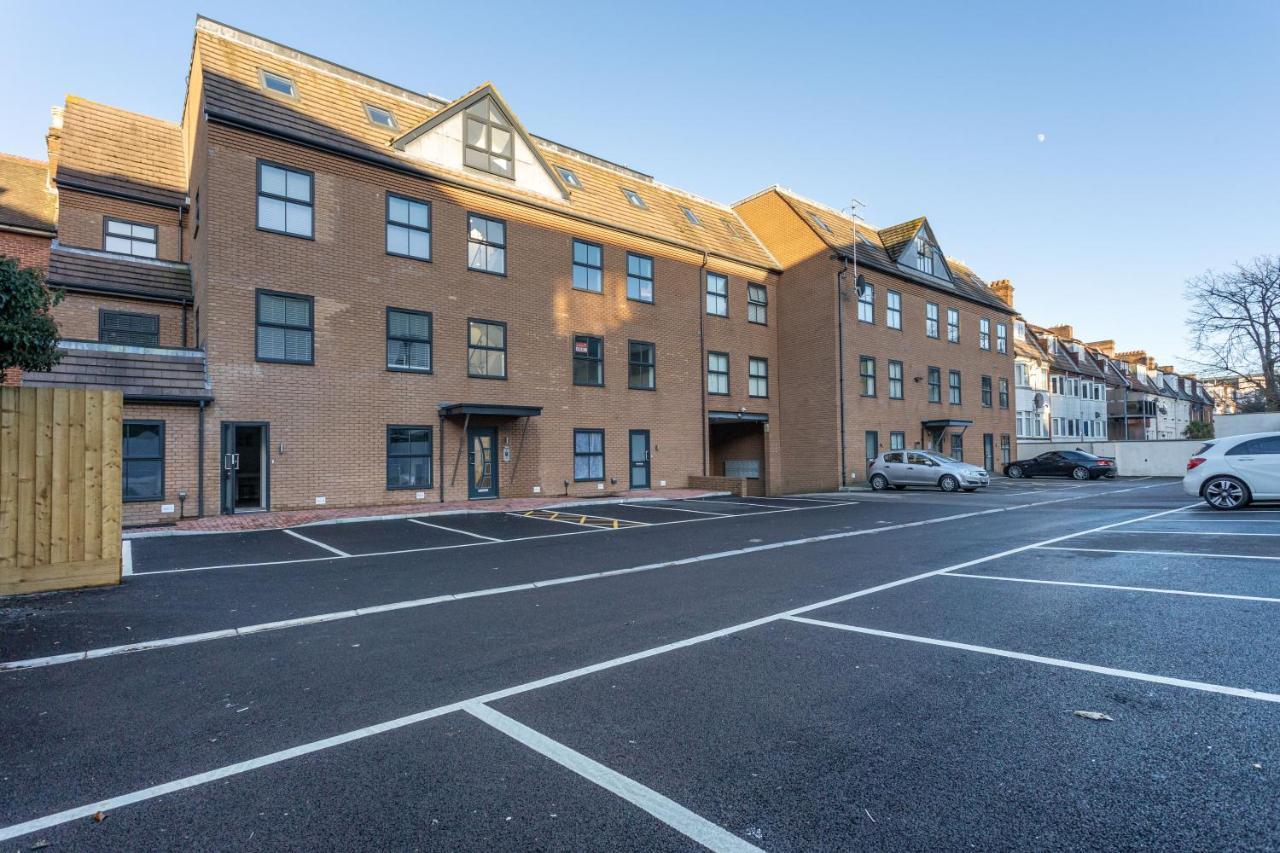 Apartment 2 Double Bedroom Flat With Parking