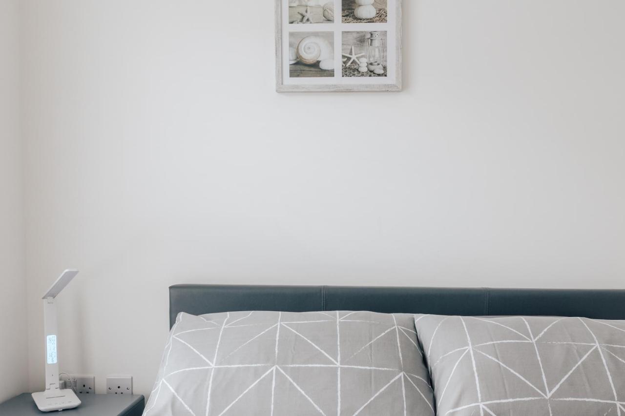 2 Double Bedroom Flat With Parking